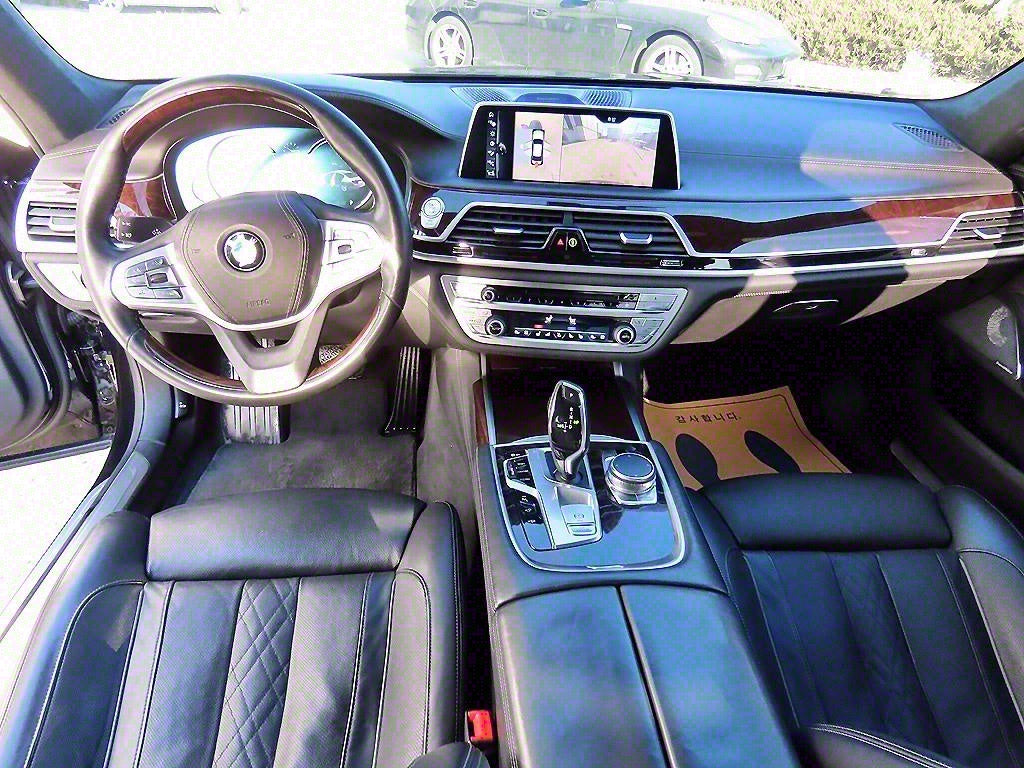 BMW 7-Series — photo 07