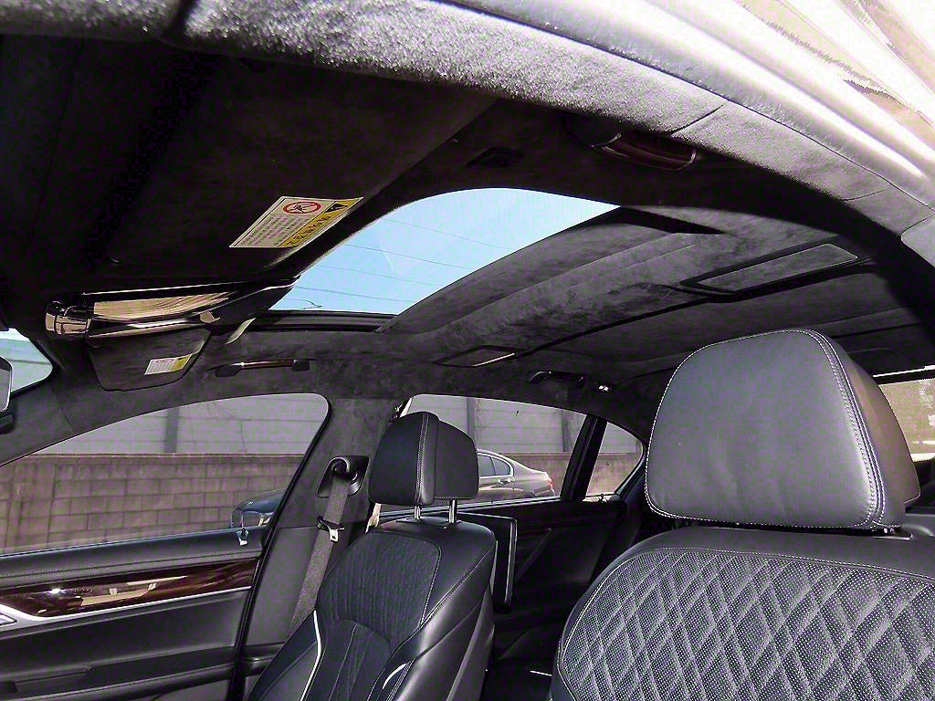 BMW 7-Series — photo 16