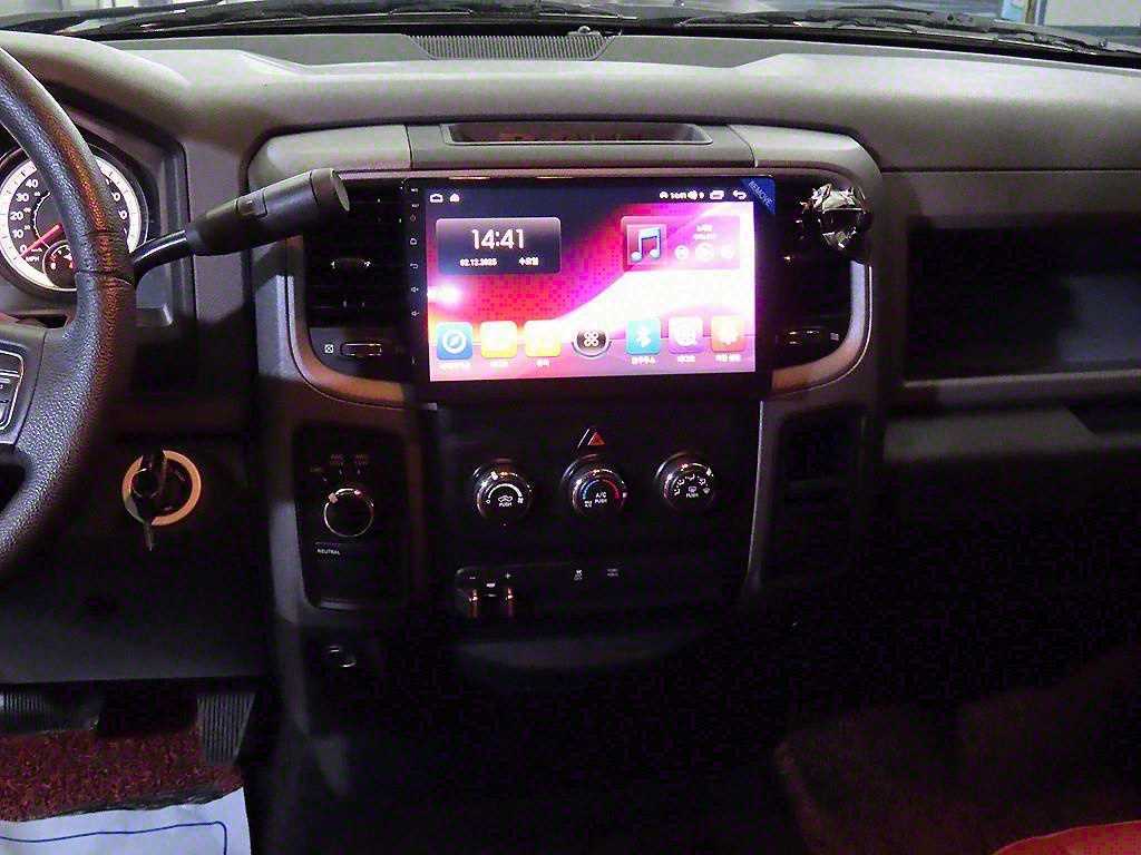 Dodge Ram Pick Up — photo 11