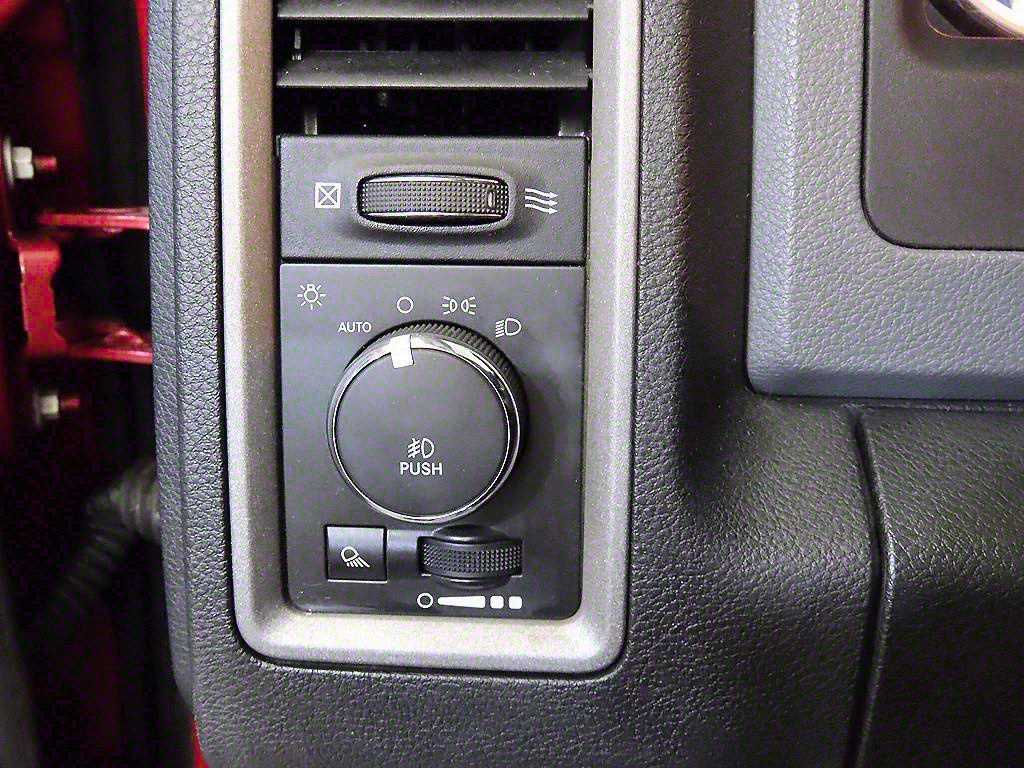 Dodge Ram Pick Up — photo 14