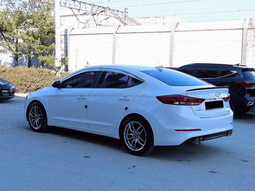 Hyundai Avante — photo 03