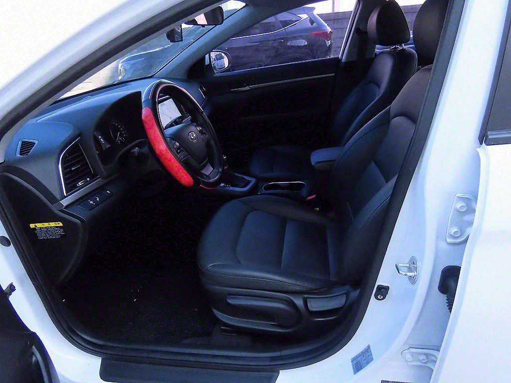 Hyundai Avante — photo 05
