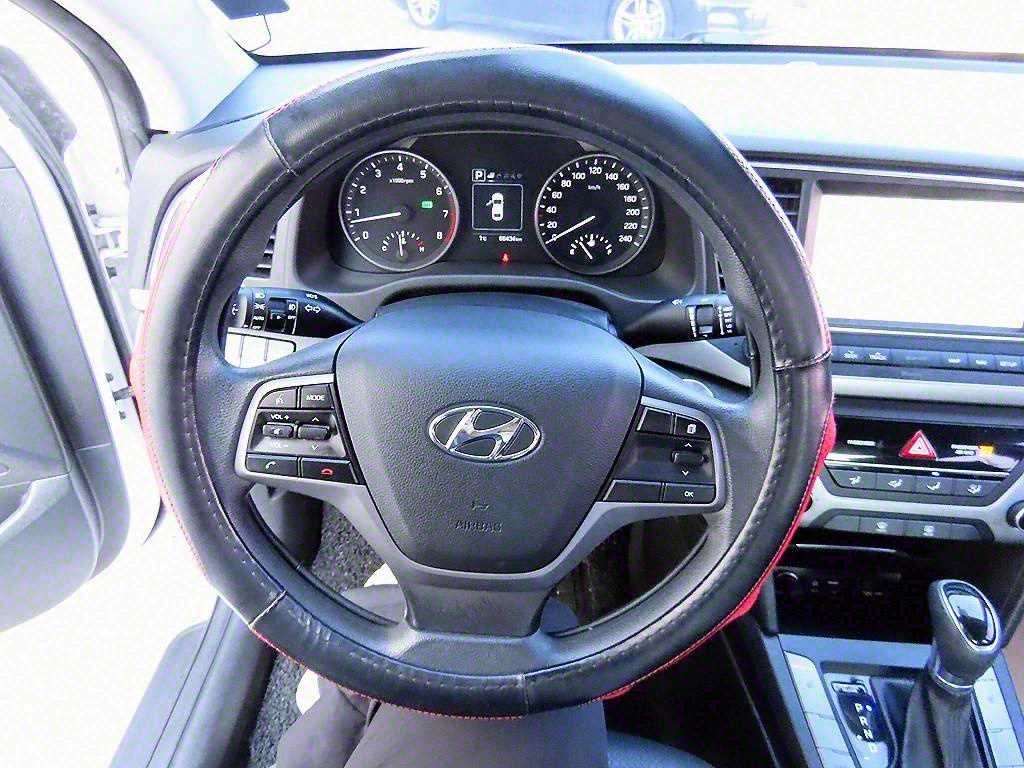 Hyundai Avante — photo 08