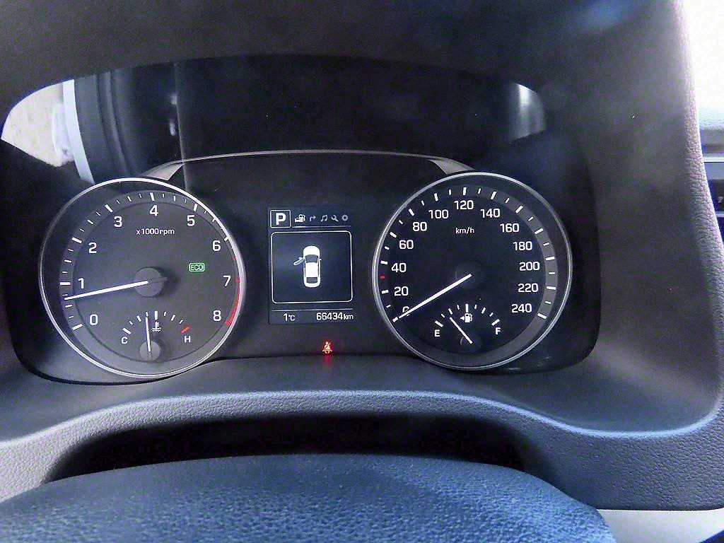 Hyundai Avante — photo 09