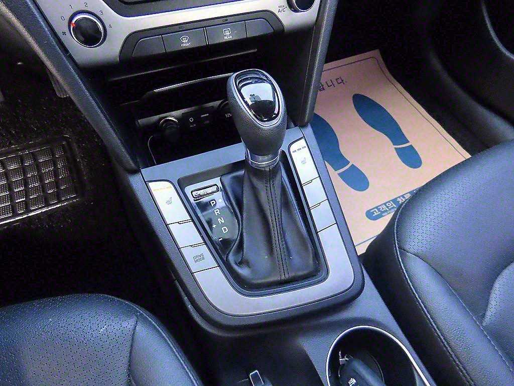 Hyundai Avante — photo 10