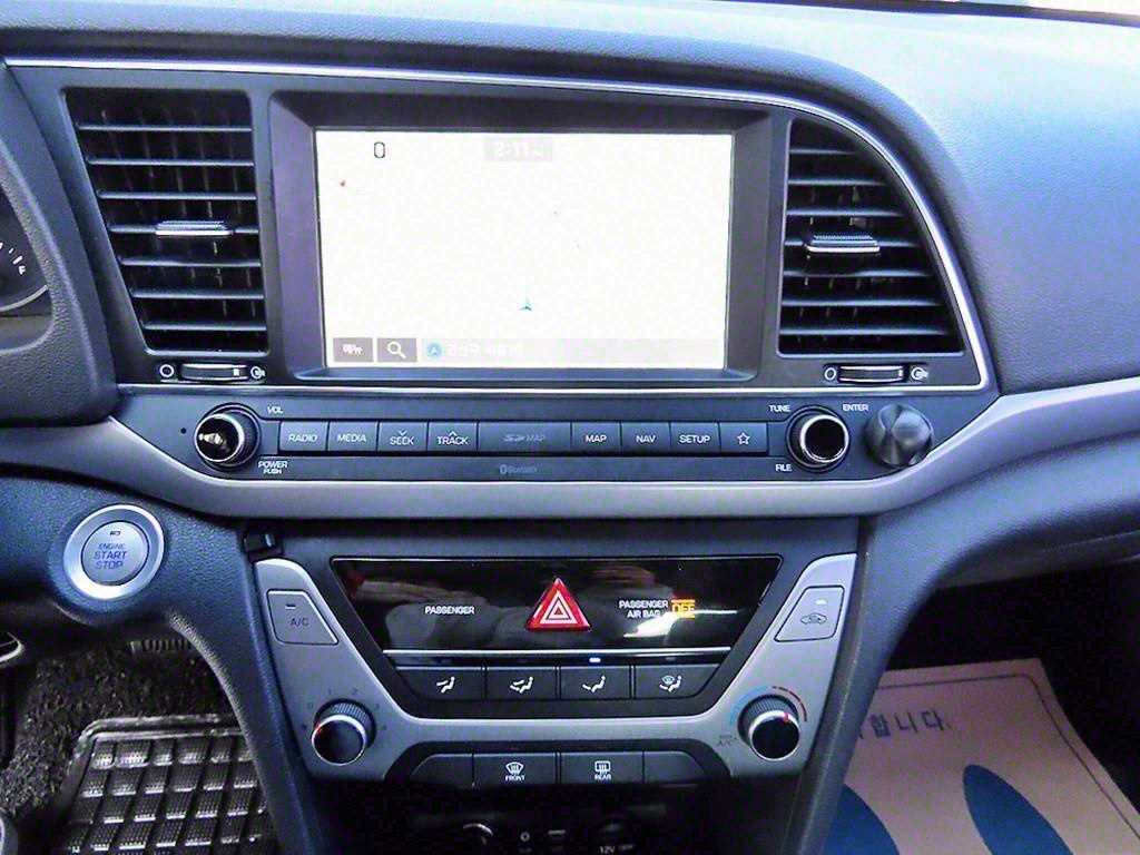 Hyundai Avante — photo 13