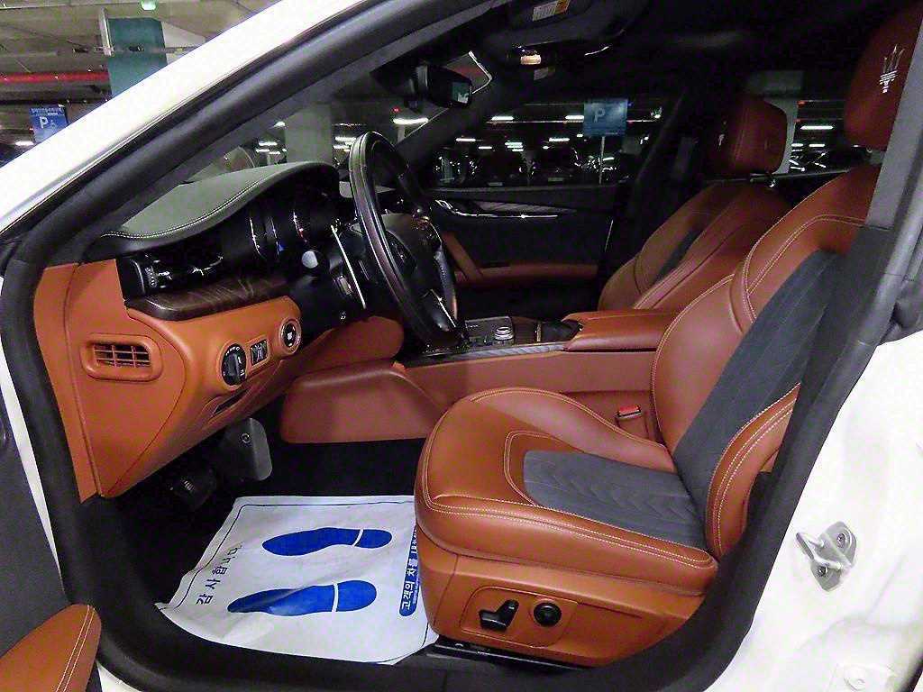 Maserati Quattroporte — photo 06