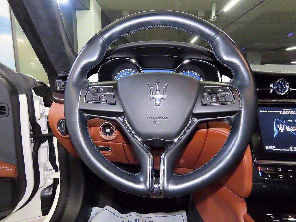 Maserati Quattroporte — photo 08