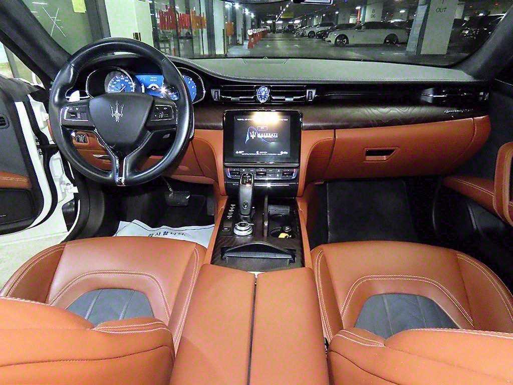 Maserati Quattroporte — photo 10
