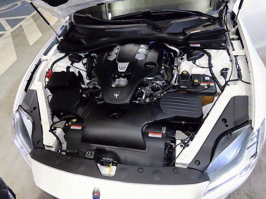 Maserati Quattroporte — photo 19