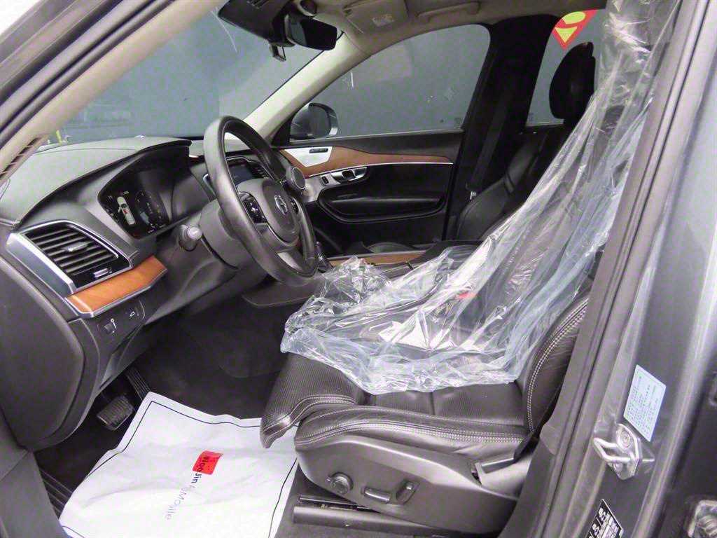 Volvo XC90 — photo 06