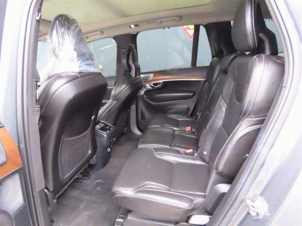 Volvo XC90 — photo 07