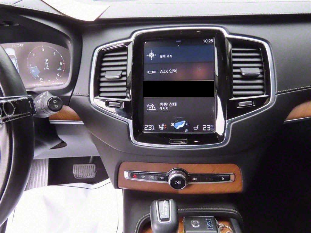 Volvo XC90 — photo 09