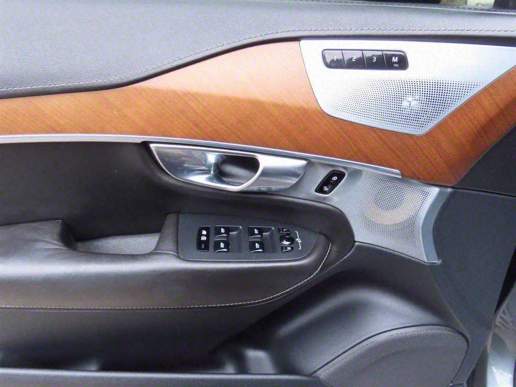 Volvo XC90 — photo 12