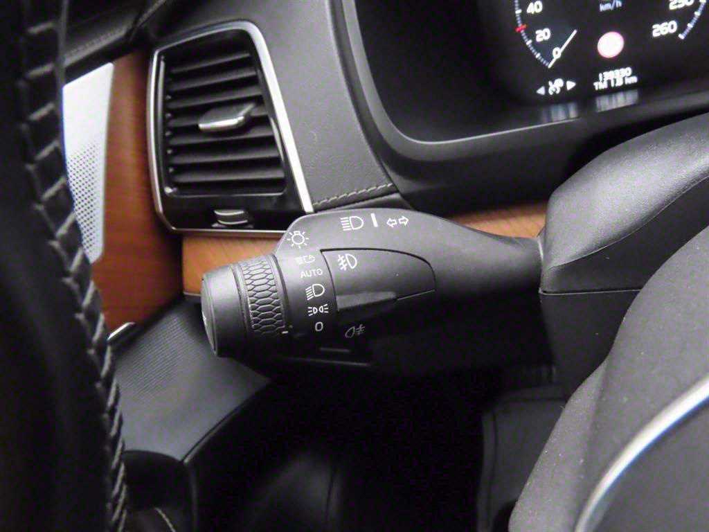 Volvo XC90 — photo 14