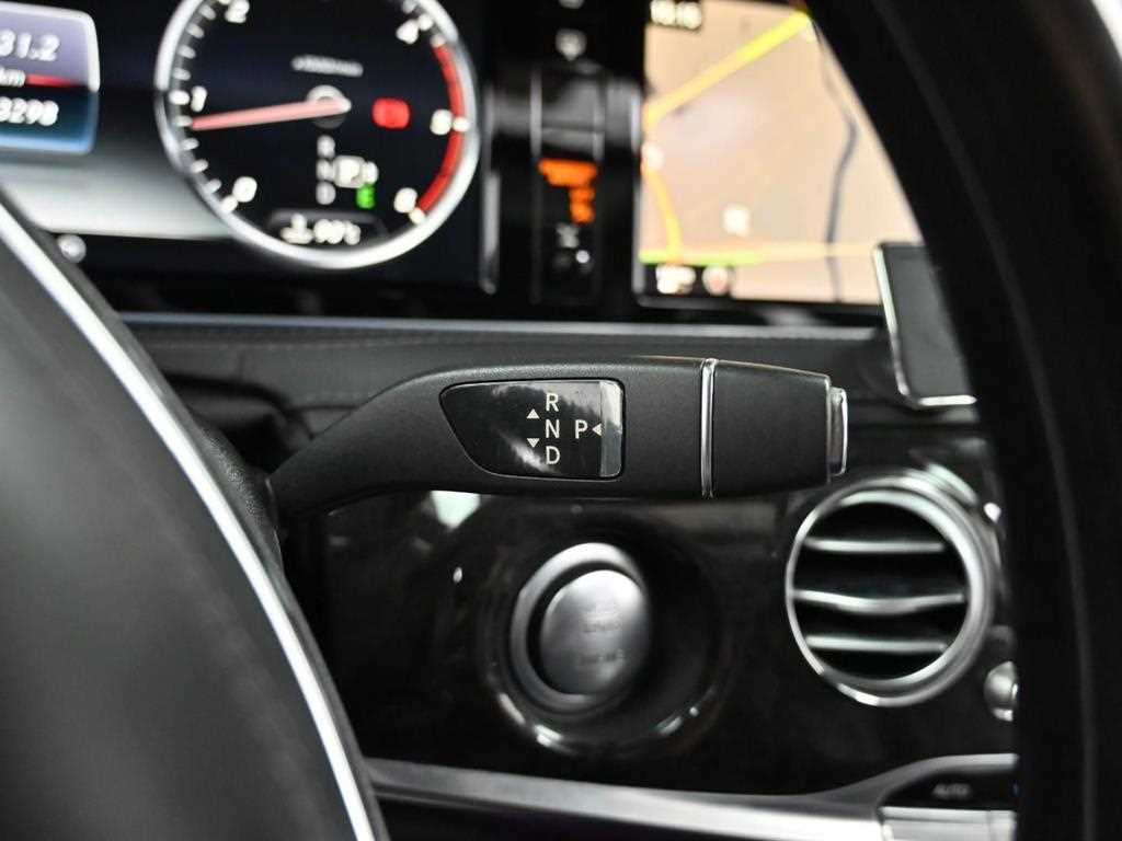 Mercedes-Benz S-Class — photo 09