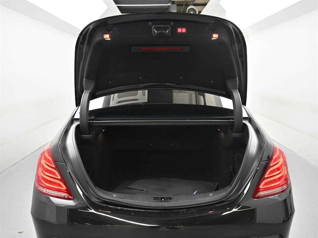 Mercedes-Benz S-Class — photo 19