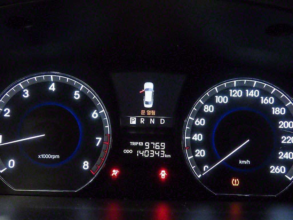 Hyundai Equus — photo 09