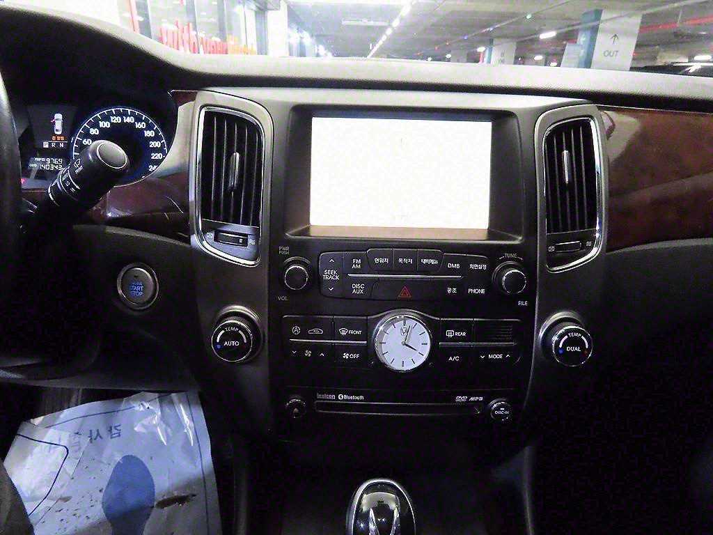 Hyundai Equus — photo 11