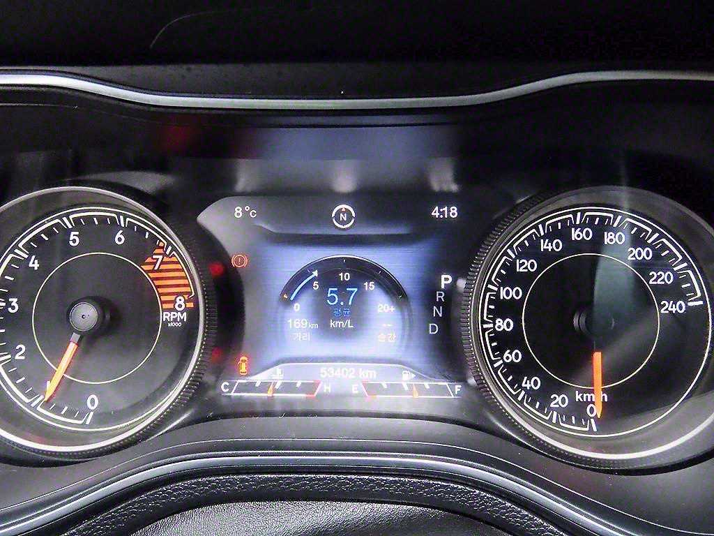 Jeep Cherokee — photo 09