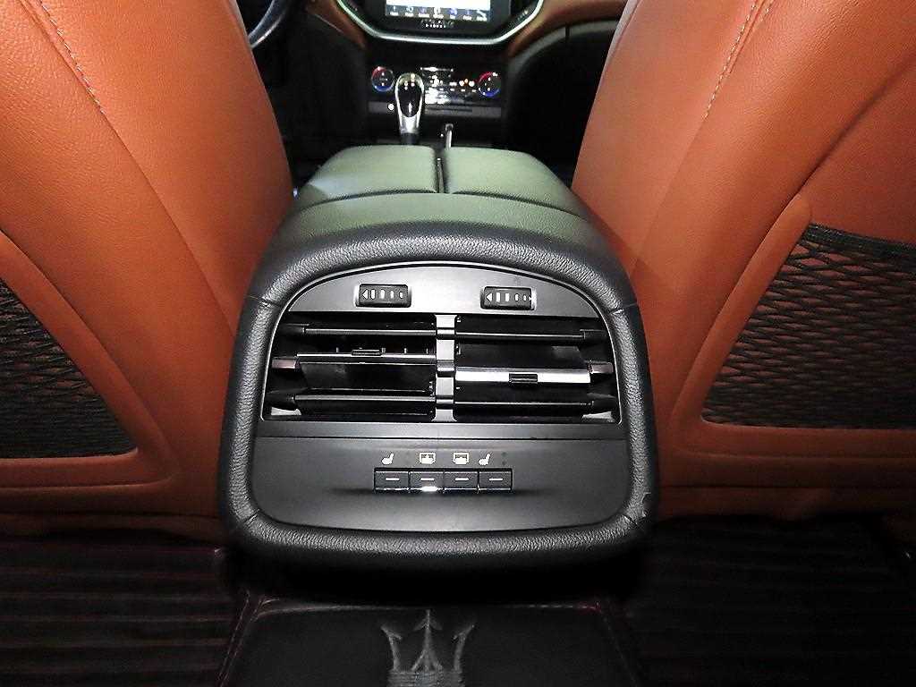 Maserati Ghibli — photo 15