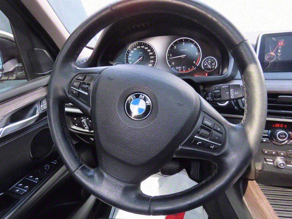BMW X5 — photo 08