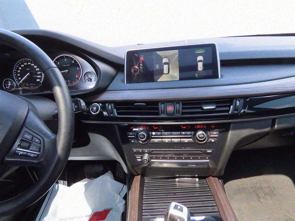 BMW X5 — photo 09