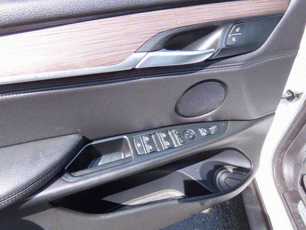 BMW X5 — photo 11