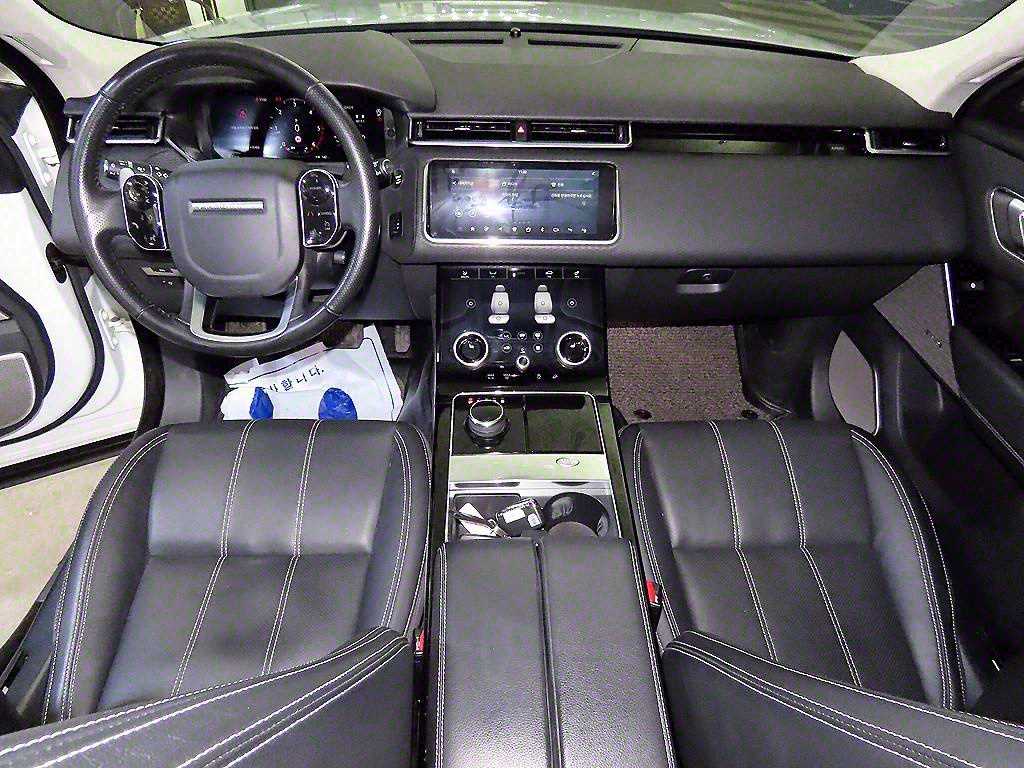 Land Rover Range Rover Velar — photo 10