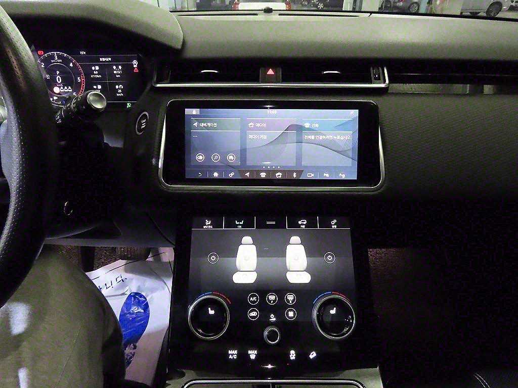 Land Rover Range Rover Velar — photo 11