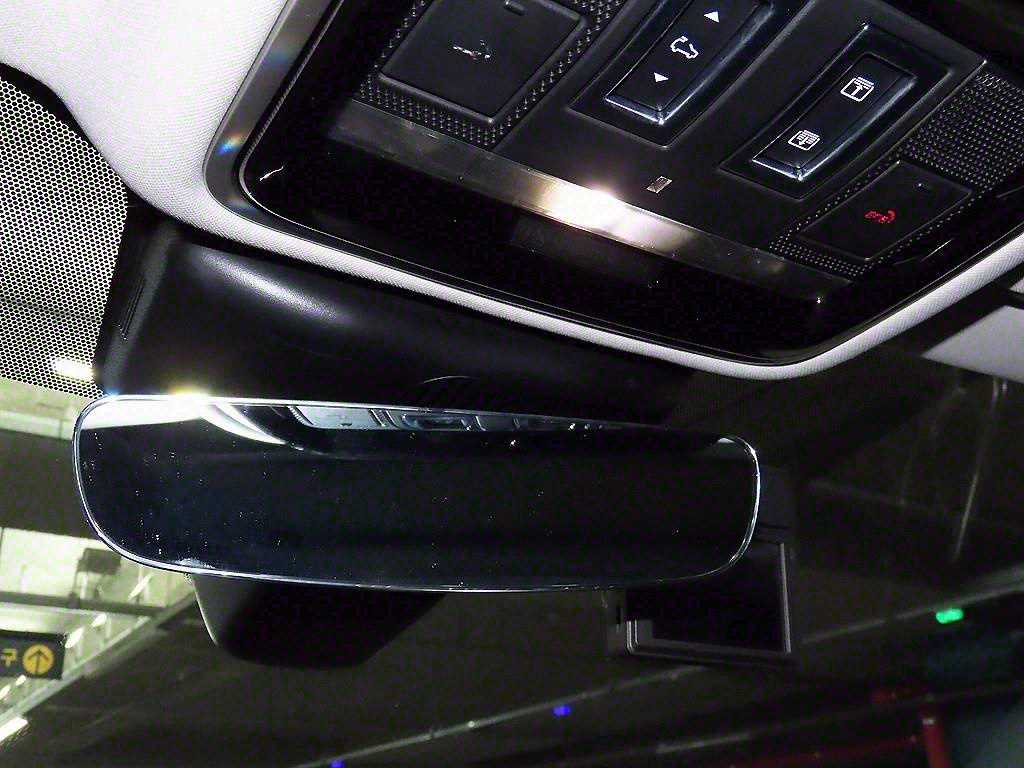 Land Rover Range Rover Velar — photo 14