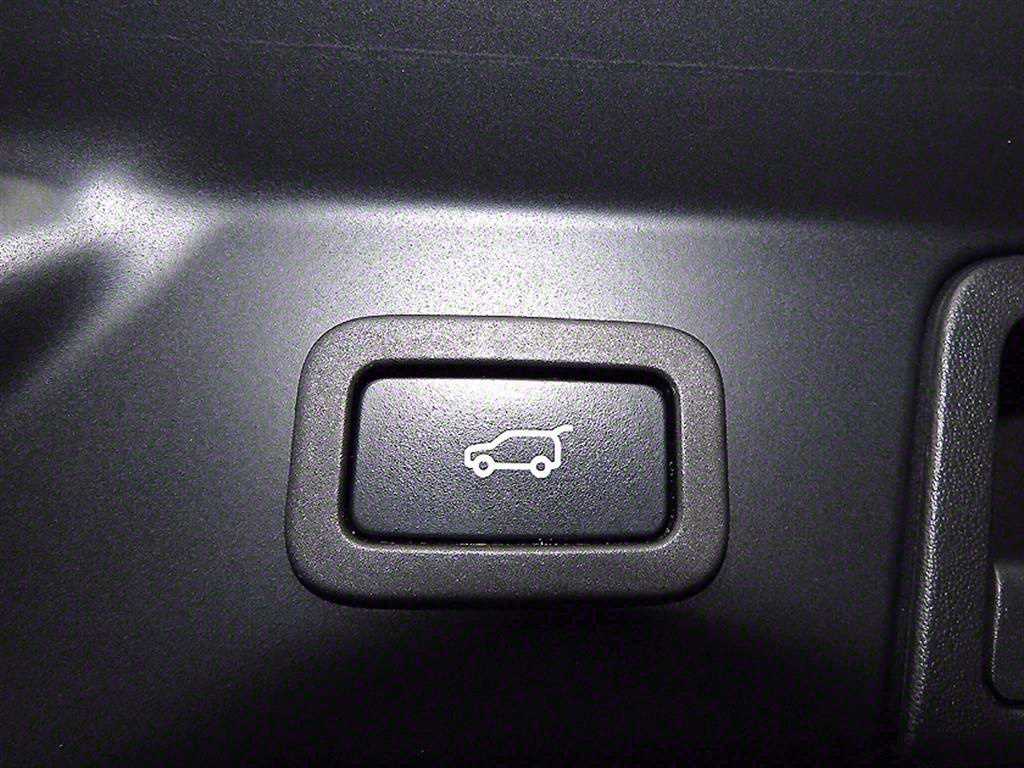Land Rover Range Rover Velar — photo 16