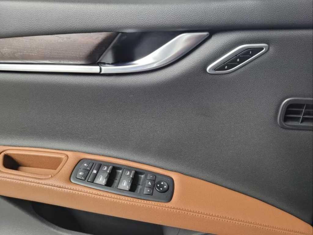 Maserati Ghibli — photo 11