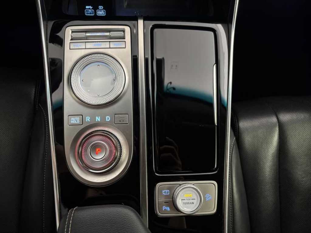 Genesis GV80 — photo 07