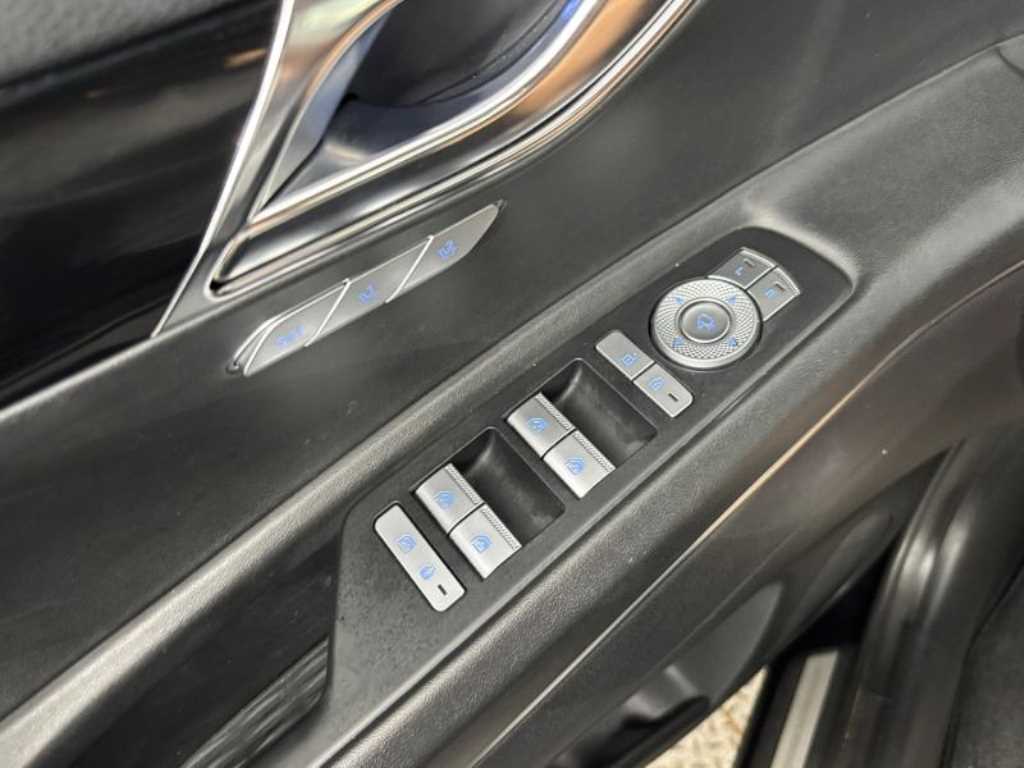 Genesis GV80 — photo 12