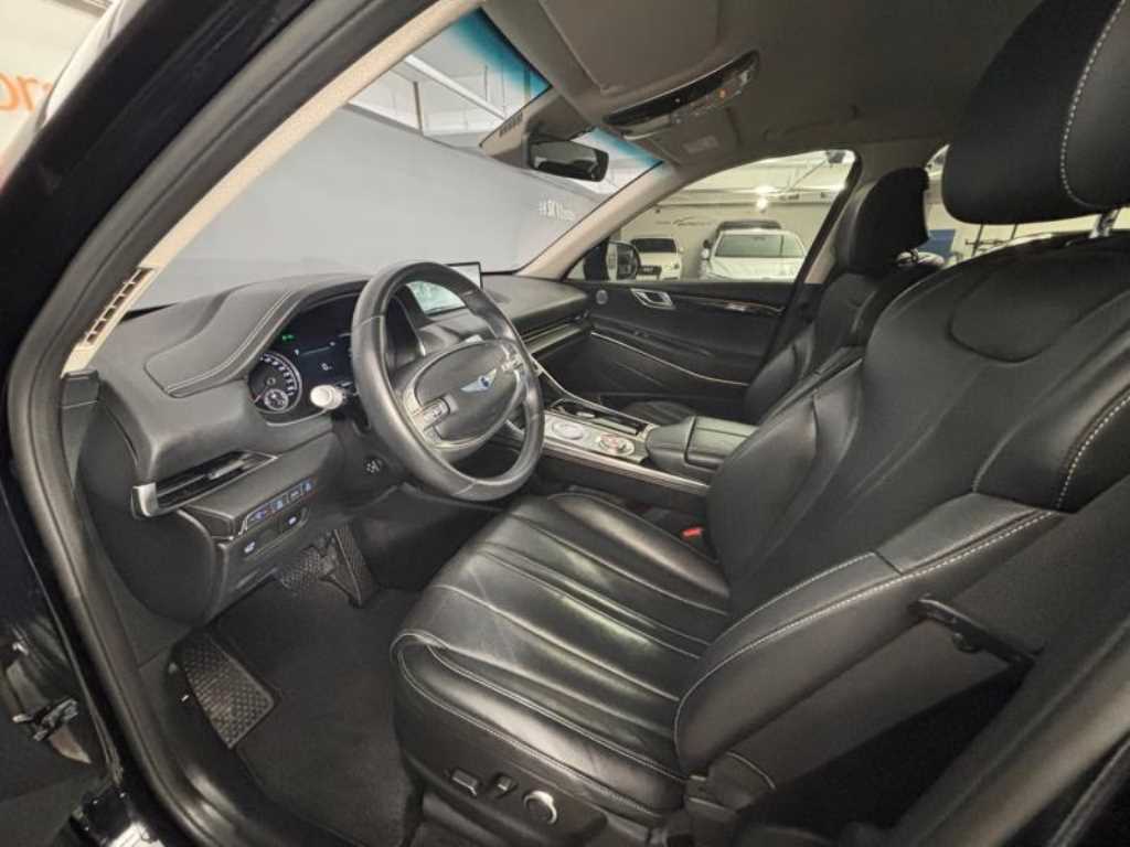 Genesis GV80 — photo 13
