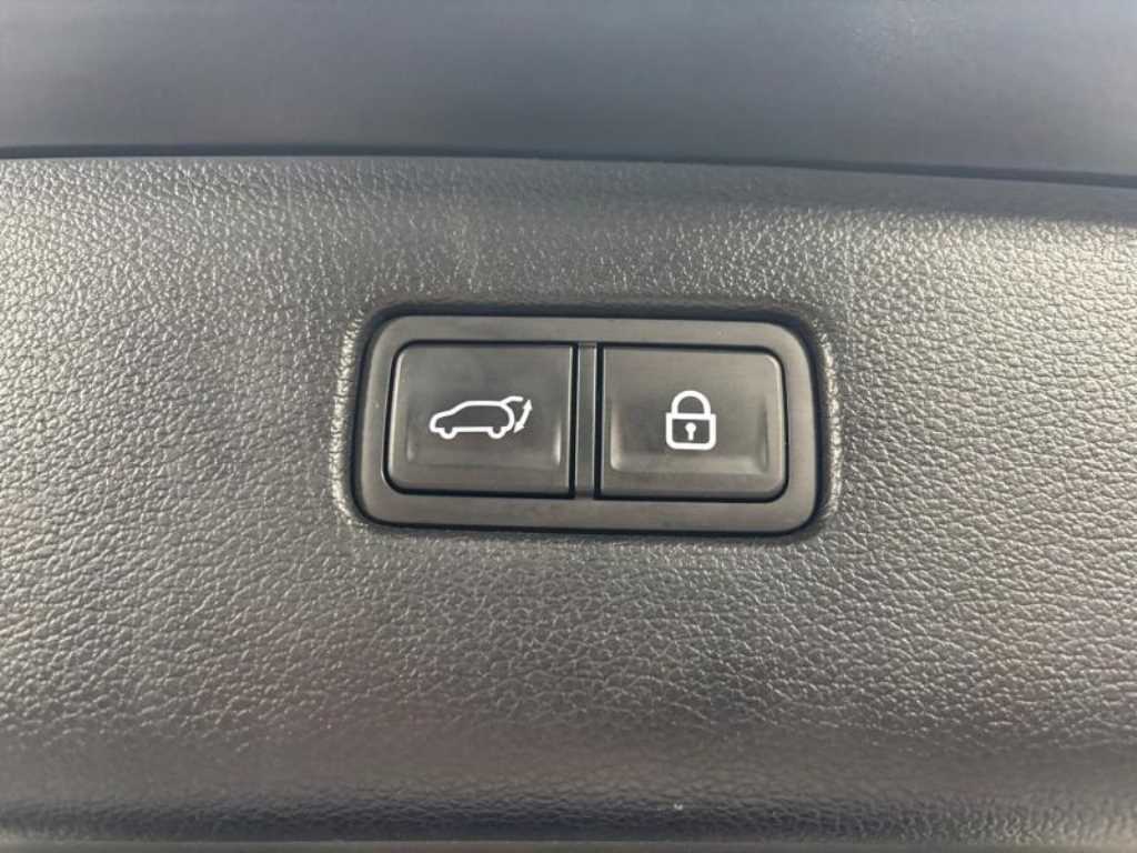 Genesis GV80 — photo 18