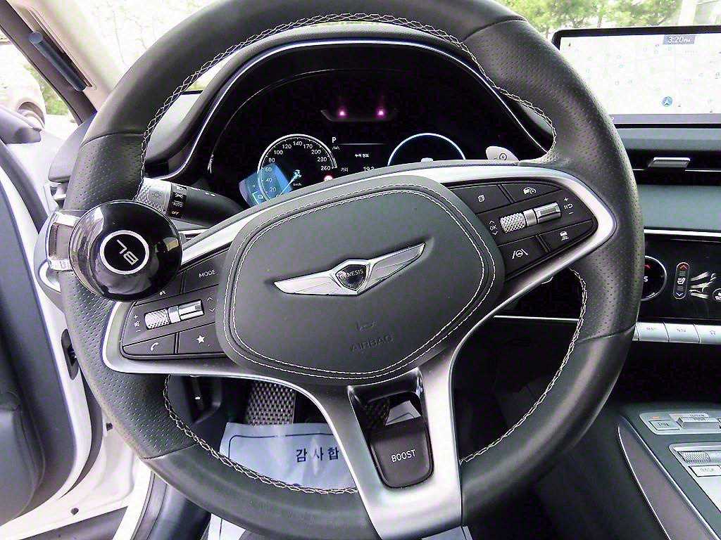 Genesis GV70 — photo 08