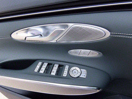 Genesis GV70 — photo 12
