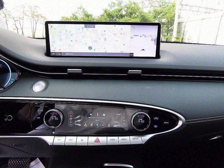 Genesis GV70 — photo 13