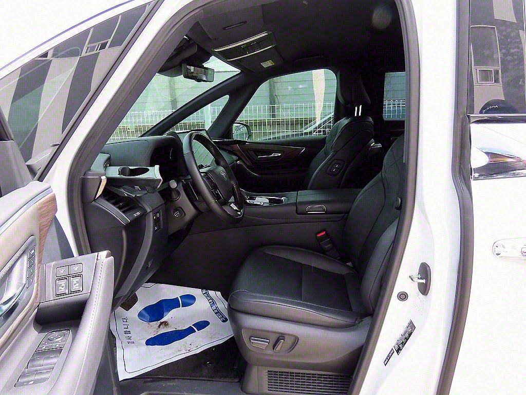 Toyota Alphard — photo 05