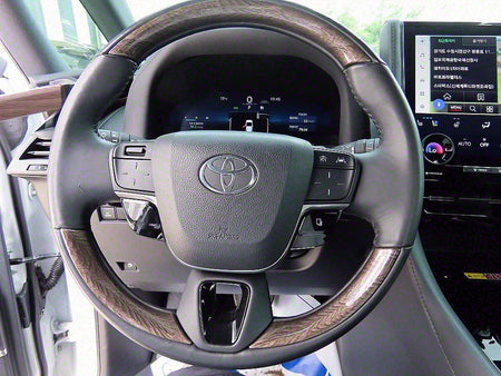 Toyota Alphard — photo 08
