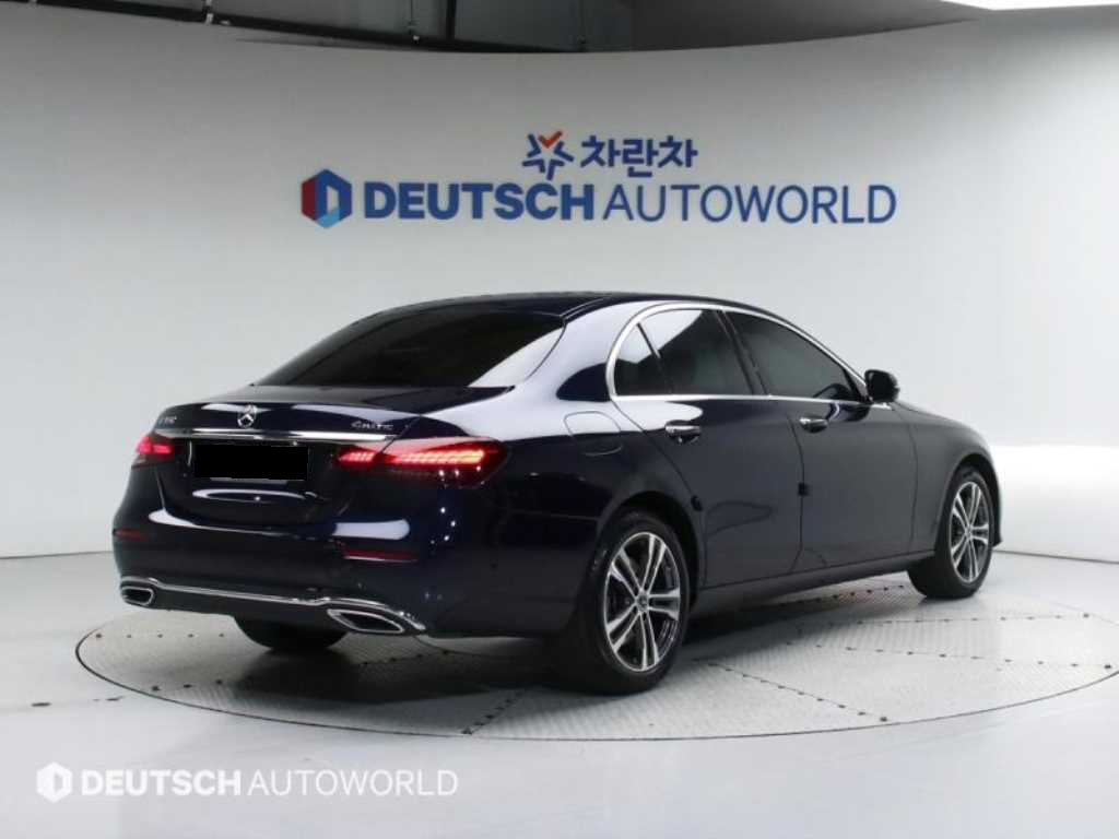 Mercedes-Benz E-Class — photo 02