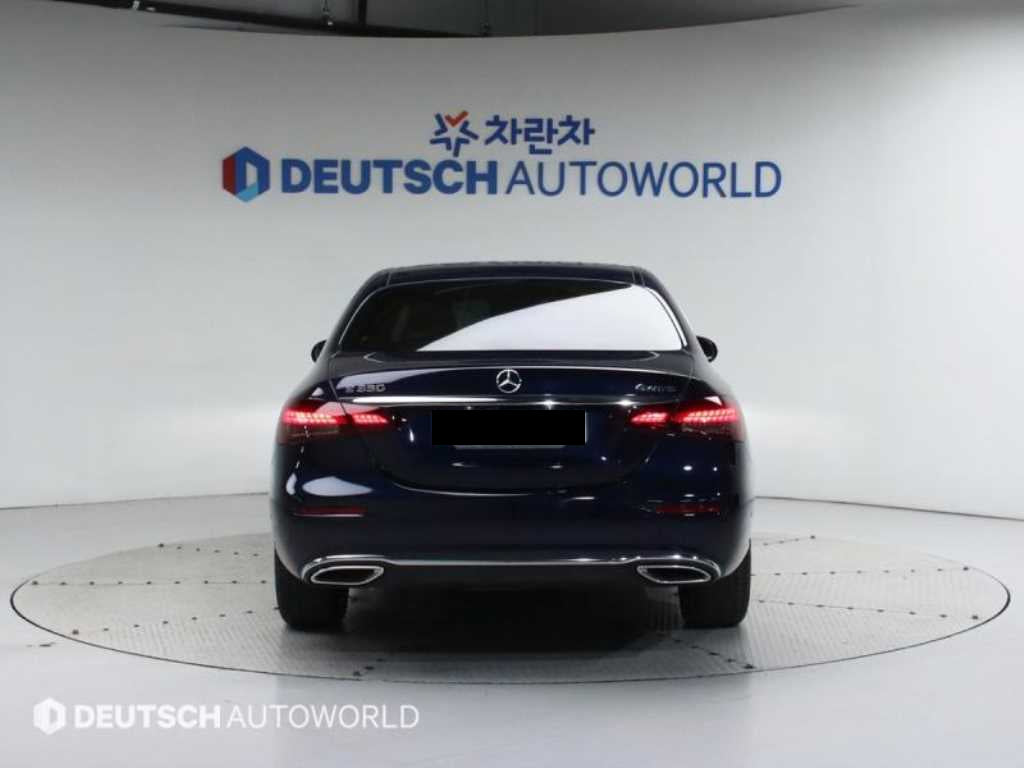 Mercedes-Benz E-Class — photo 04