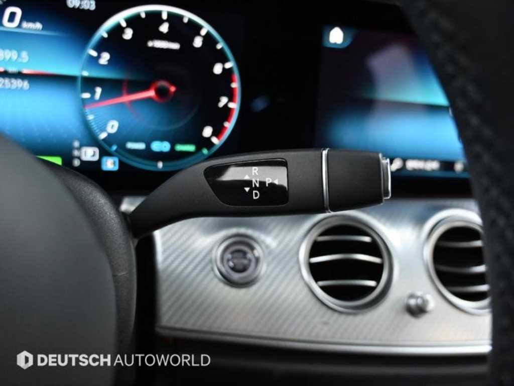 Mercedes-Benz E-Class — photo 09