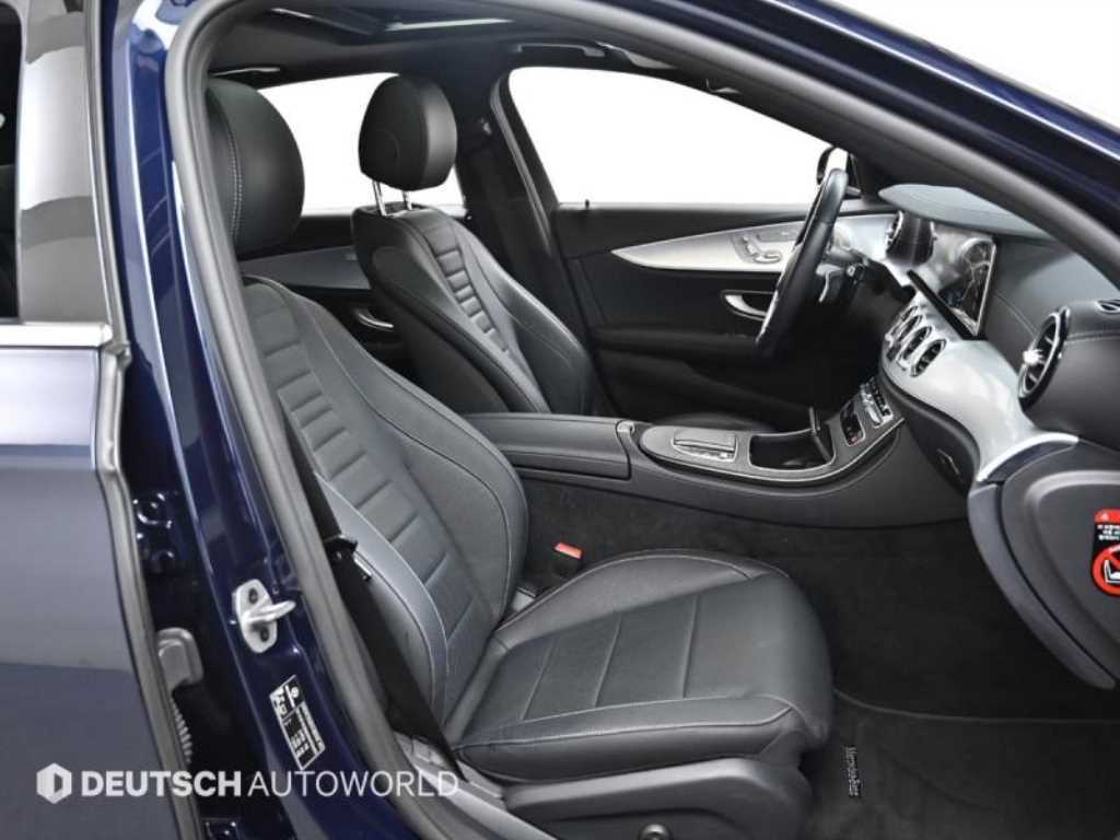 Mercedes-Benz E-Class — photo 10