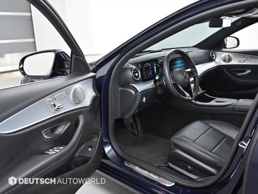 Mercedes-Benz E-Class — photo 11