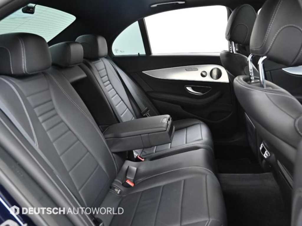 Mercedes-Benz E-Class — photo 12