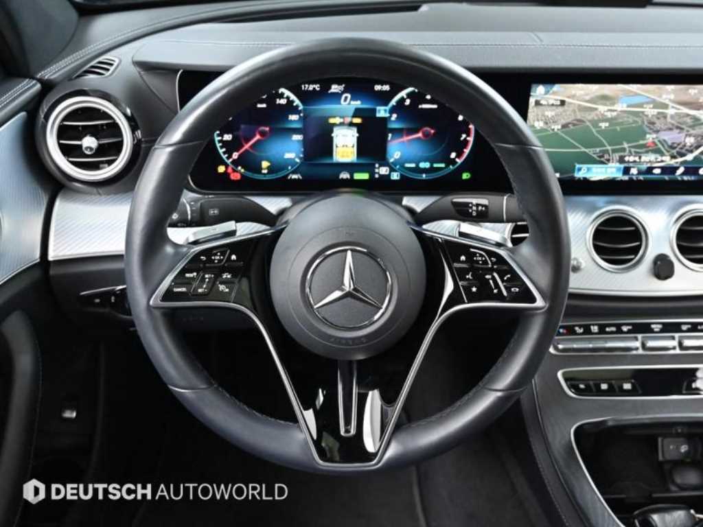 Mercedes-Benz E-Class — photo 13