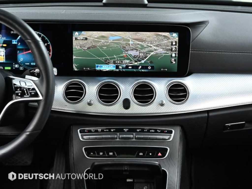 Mercedes-Benz E-Class — photo 14